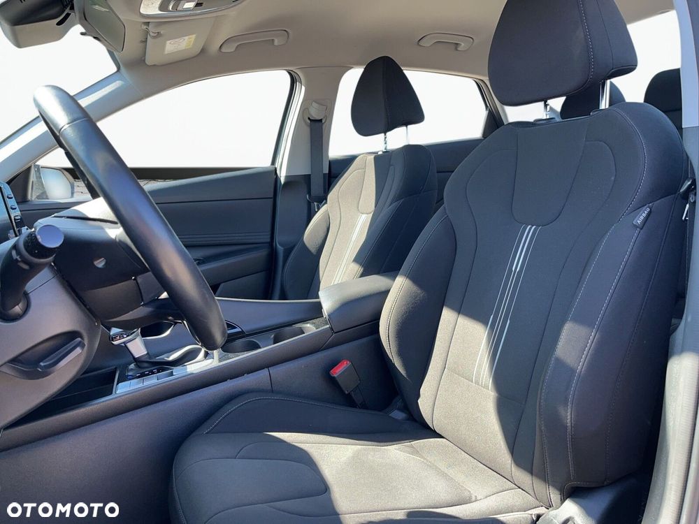 Hyundai Elantra 1.6 Smart CVT - 12