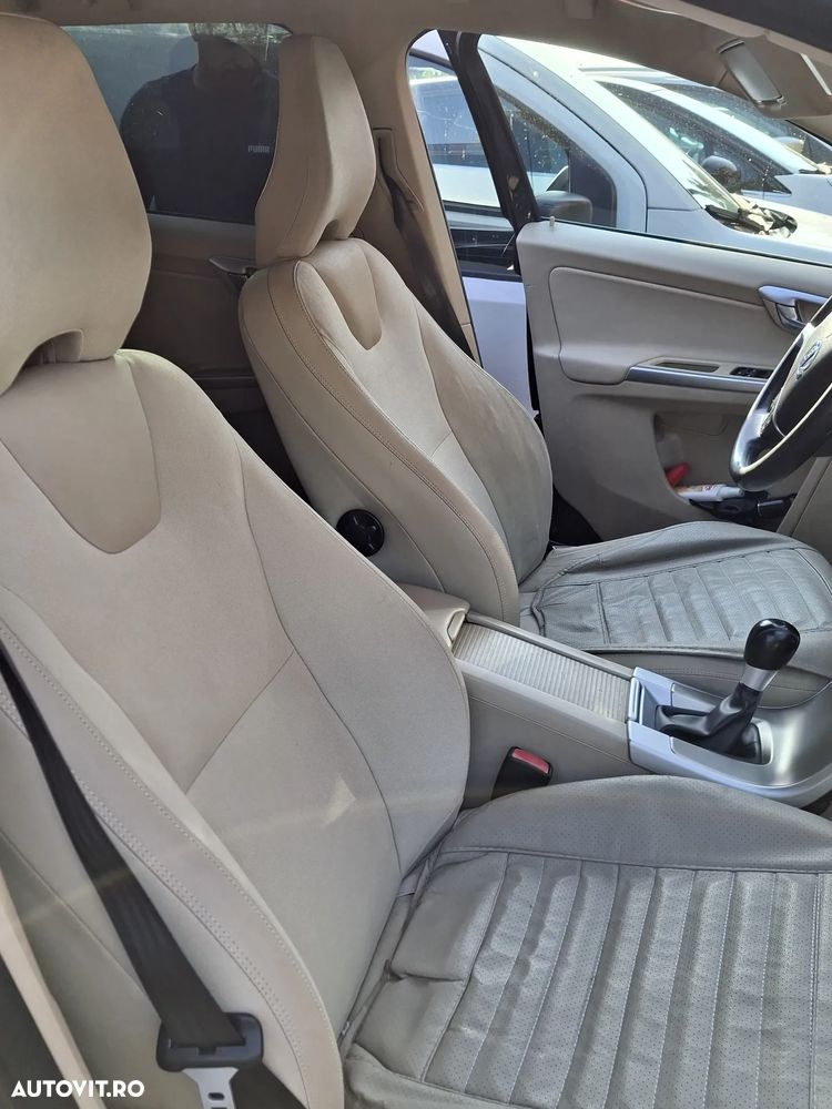 Volvo XC 60 D3 AWD Momentum - 11