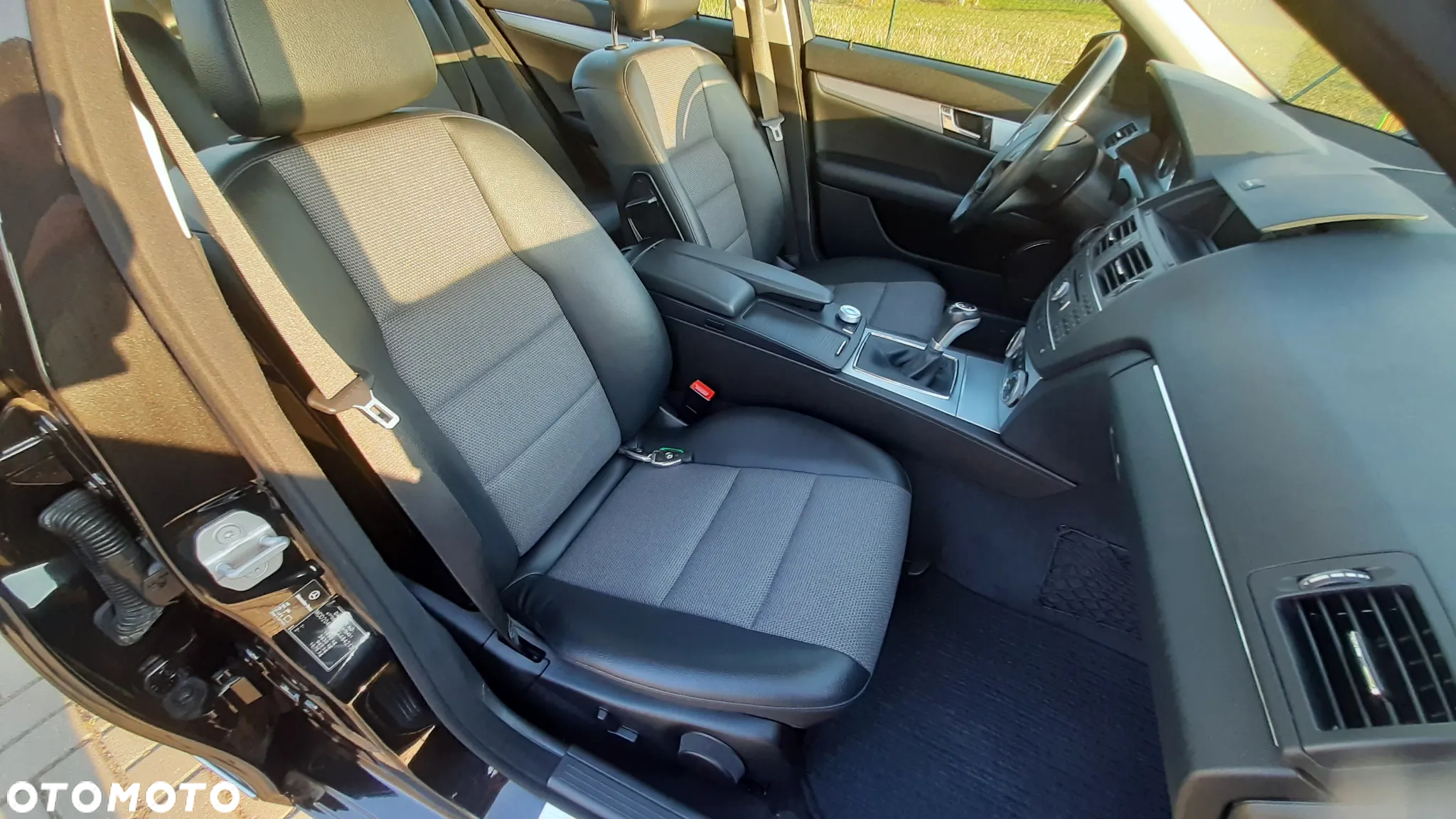 Mercedes-Benz Klasa C 180 CGI BlueEff Avantgarde - 28