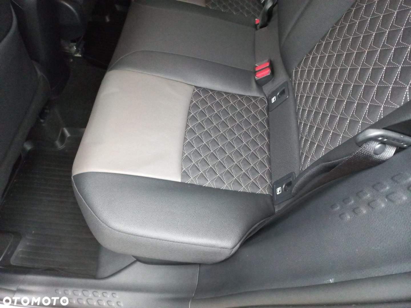 Toyota C-HR - 10