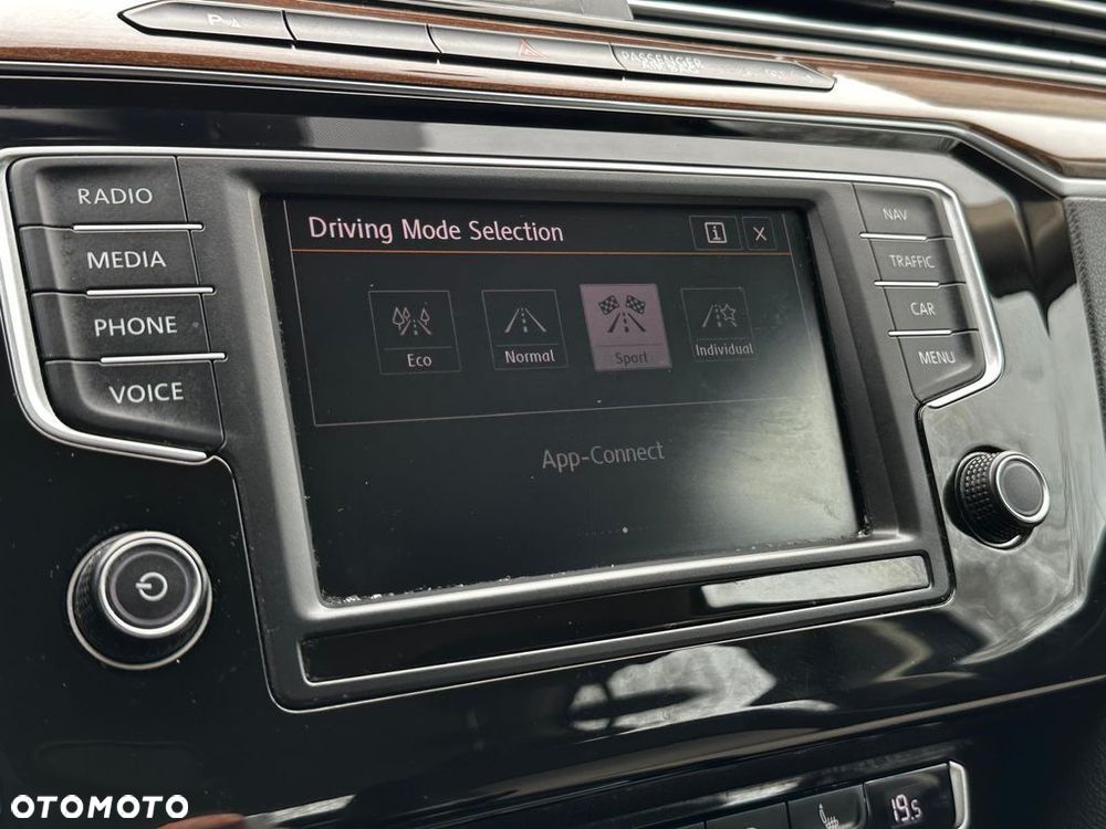 Volkswagen Passat 2.0 TDI BMT Highline - 22