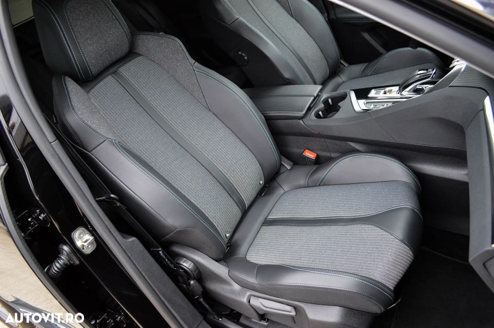 Peugeot 3008 Plug-In Hybrid 225 e-EAT8 Allure Pack - 25