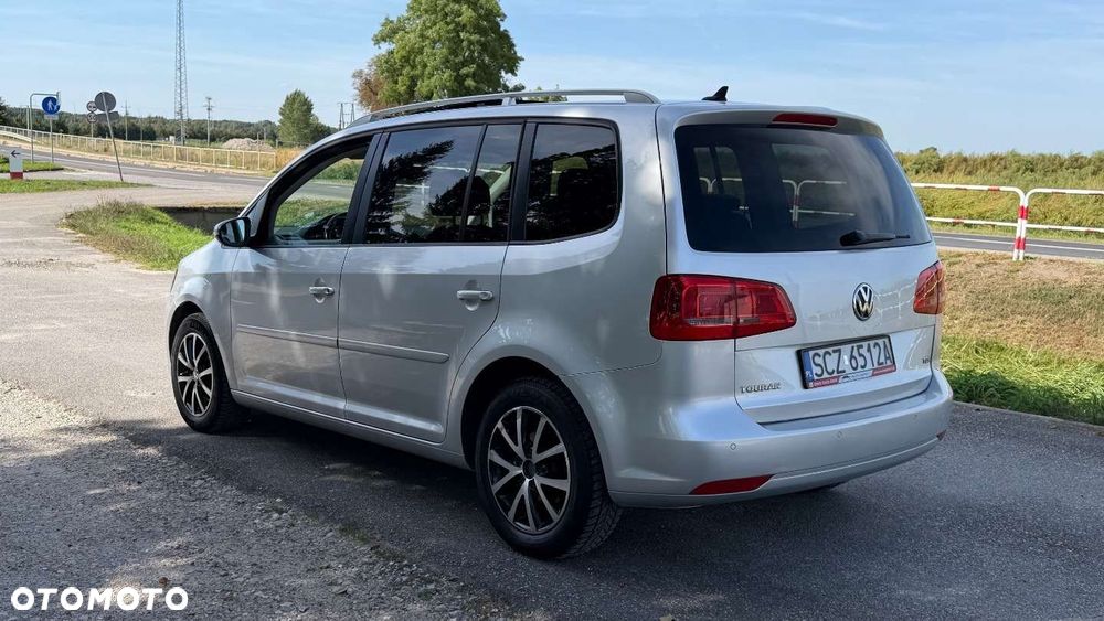 Volkswagen Touran 1.6 TDI DPF BlueMotion Technology DSG Highline - 25