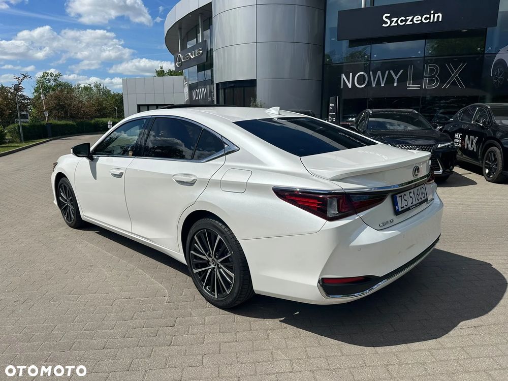 Lexus ES - 7