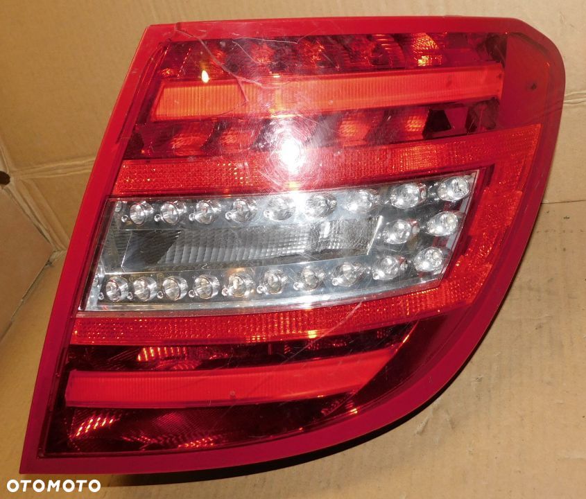 lampa tył prawa tylna MERCEDES C-KLASA W204 SEDAN LED