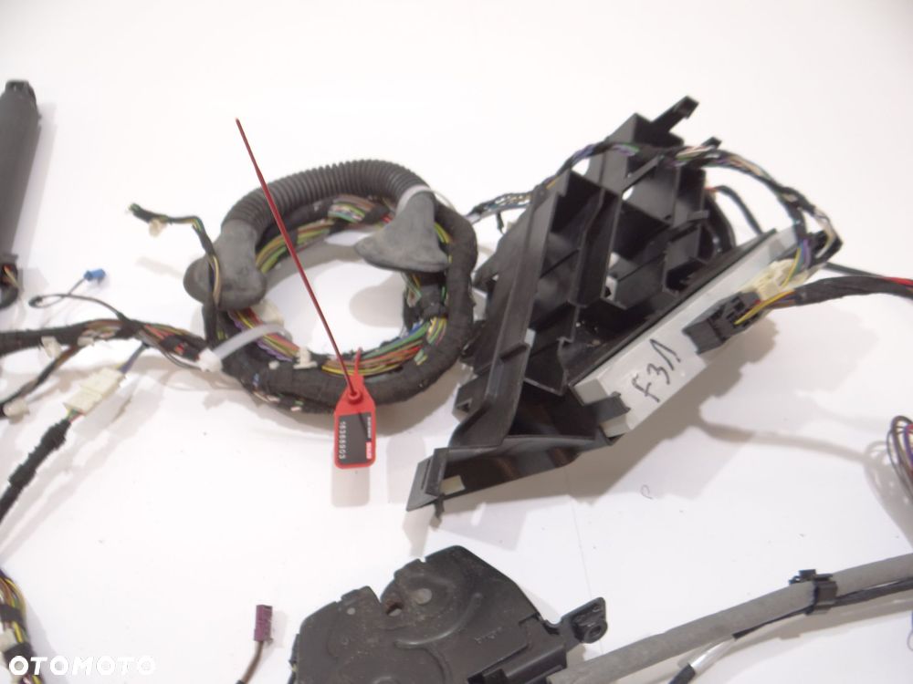 KLAPA ELEKTRYCZNA BMW F31 KOMPLET SIŁOWNIKI - 4