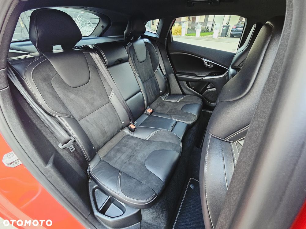 Volvo V40 D2 Drive-E R-Design Momentum - 32