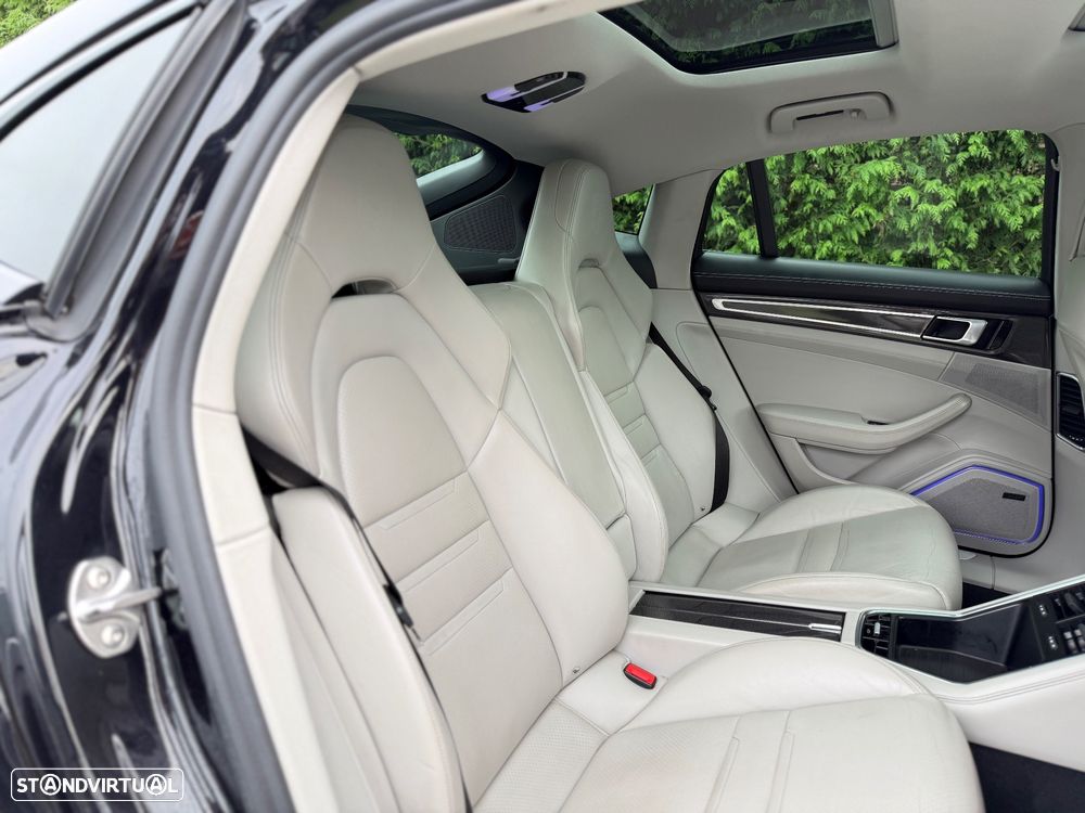 Porsche Panamera - 21