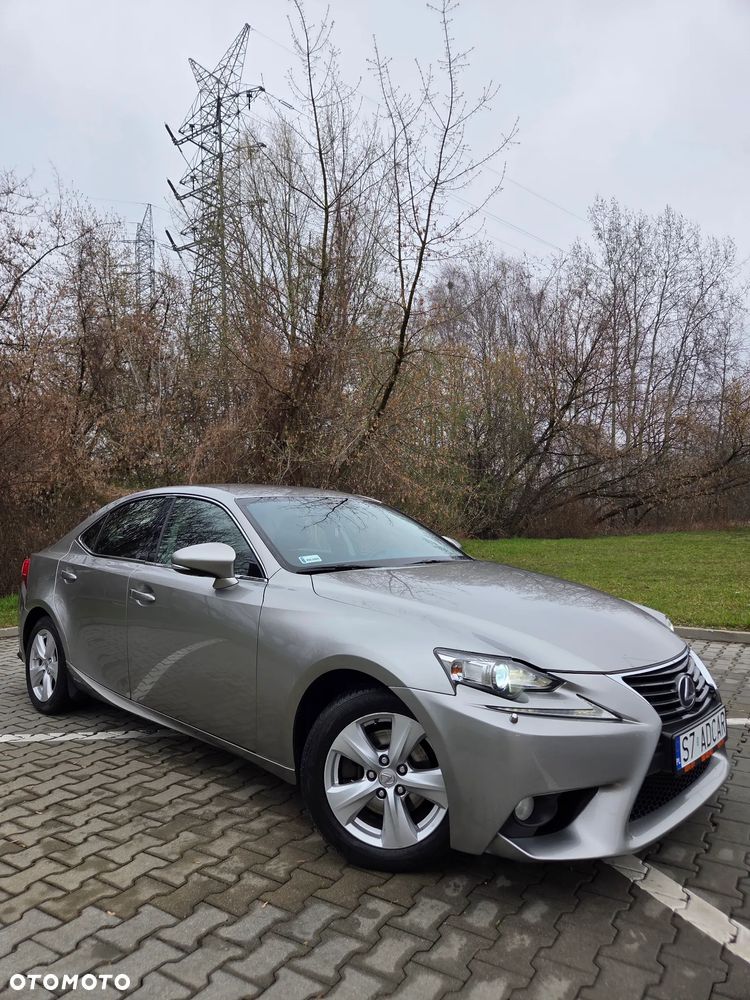 Lexus IS 300h Elite - 18