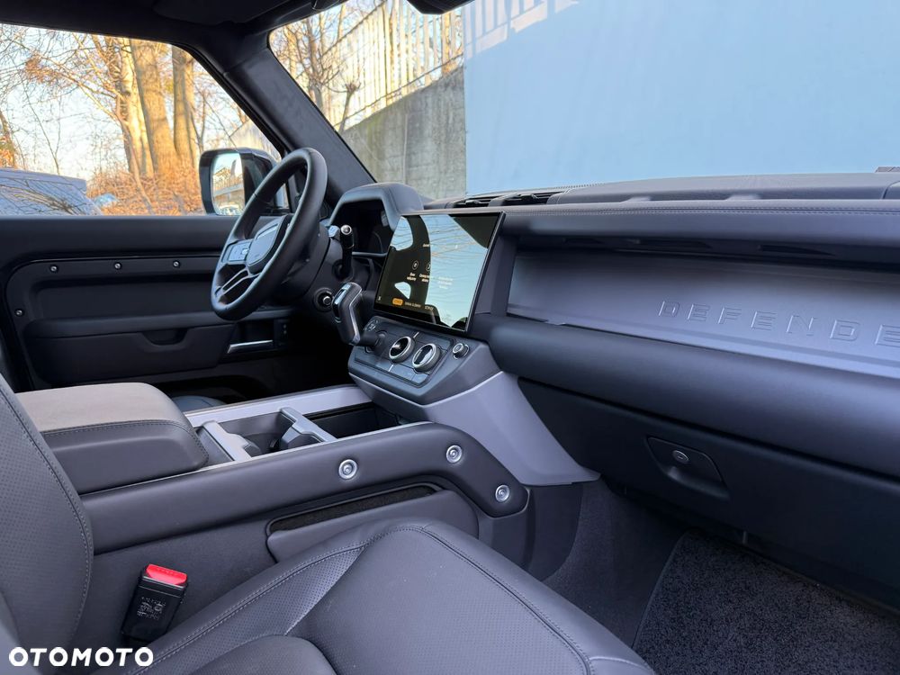 Land Rover Defender 130 D350 X-Dynamic HSE - 4