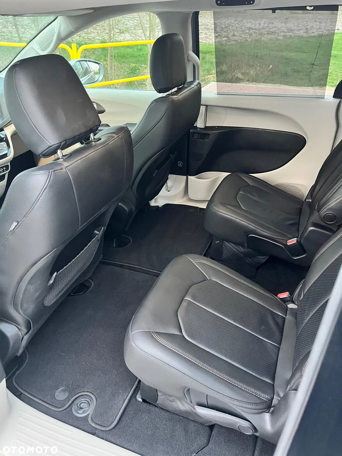 Chrysler Pacifica - 16