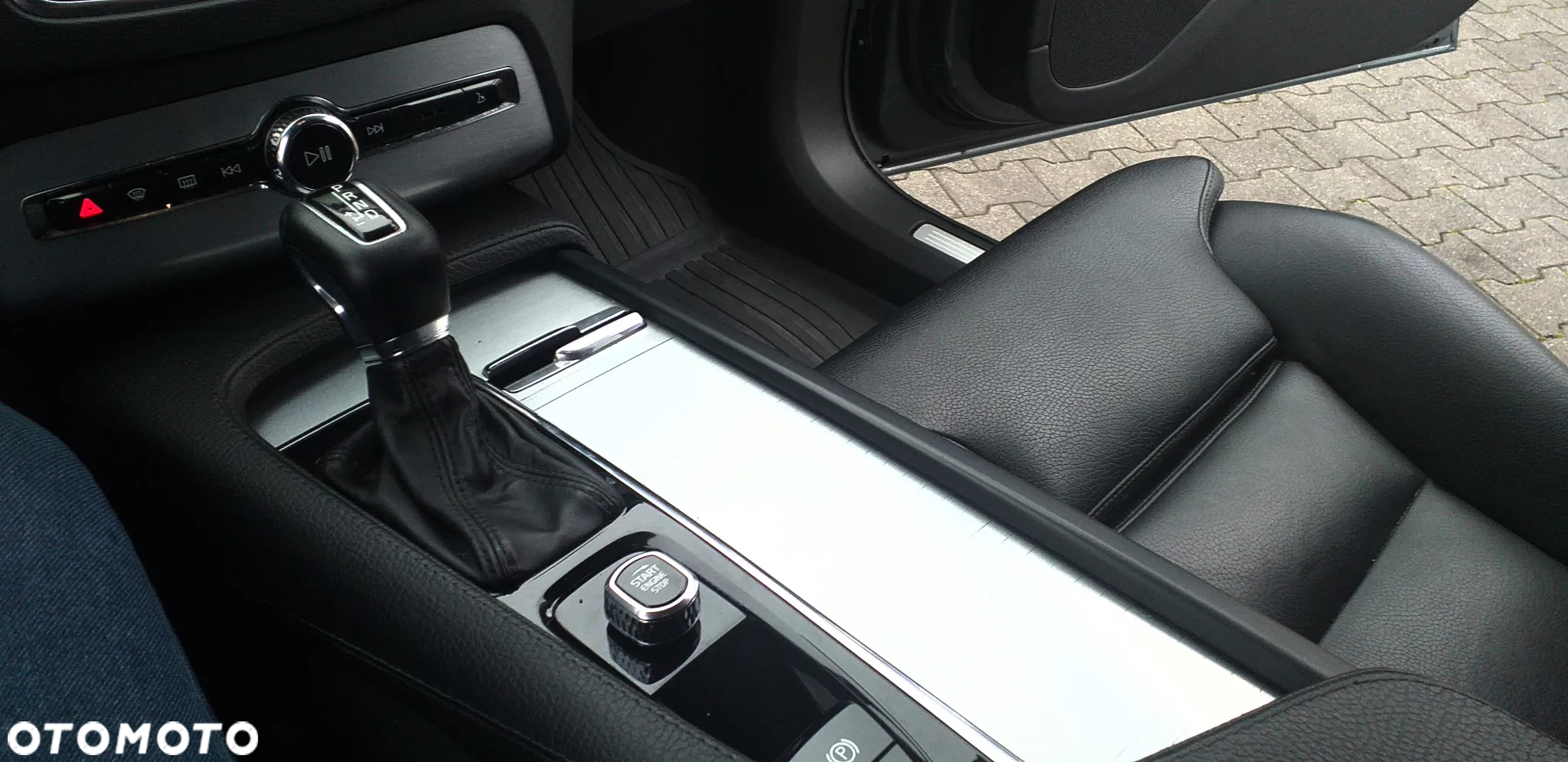 Volvo XC 90 D4 FWD Momentum - 23