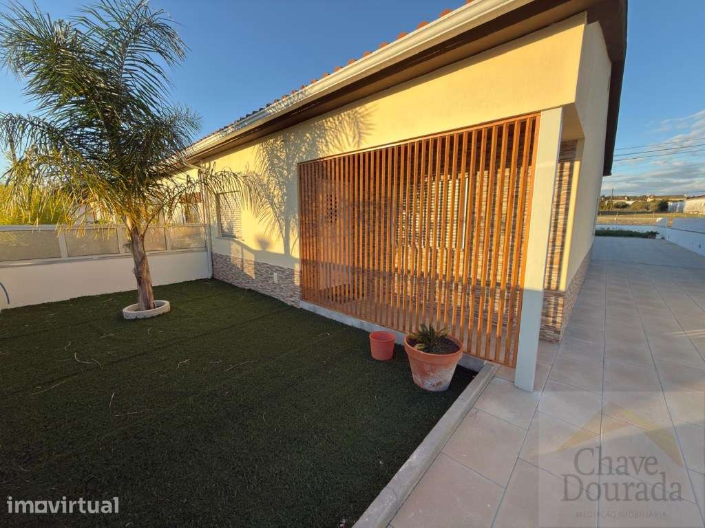Moradia térrea T3 com garagem e quintal - Vila Nova de Poiares - Grande imagem: 2/20