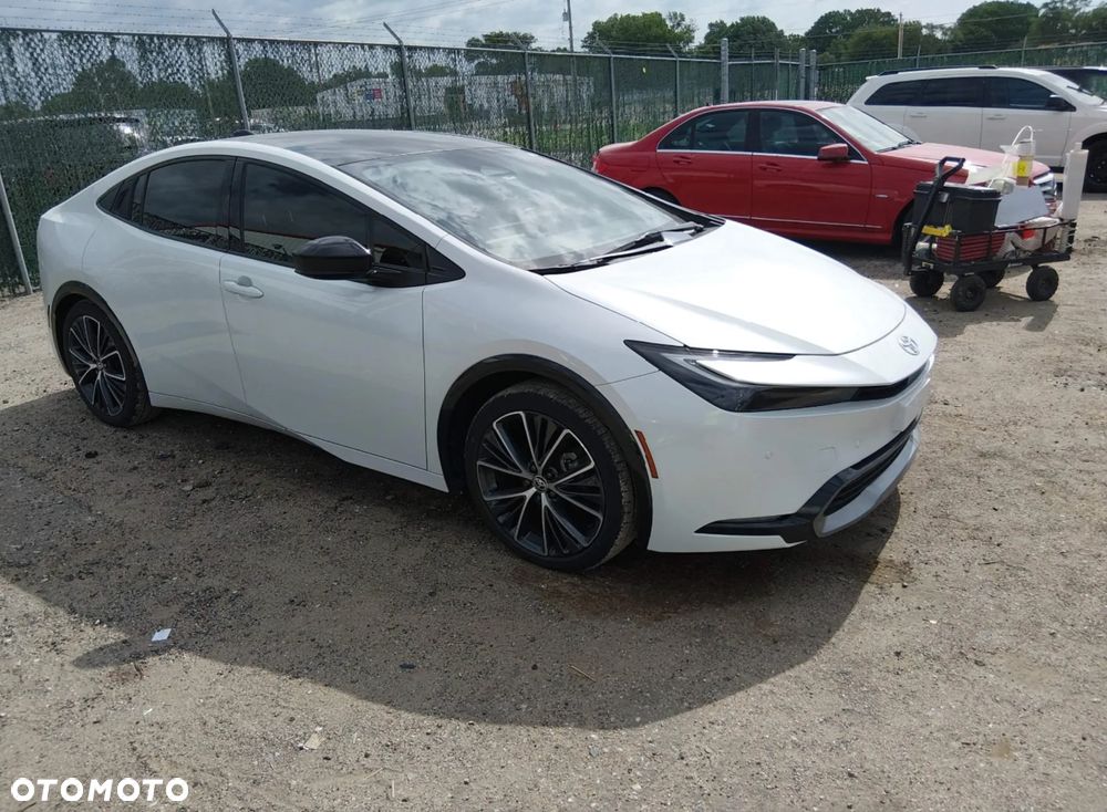 Toyota Prius Hybrid Executive - 2