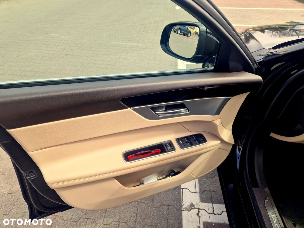 Jaguar XF 3.0 TDV6 Portfolio - 22