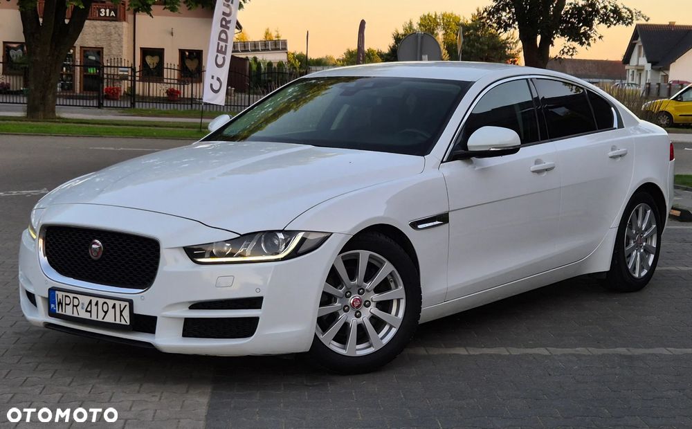 Jaguar XE 2.0 D R-Sport - 36