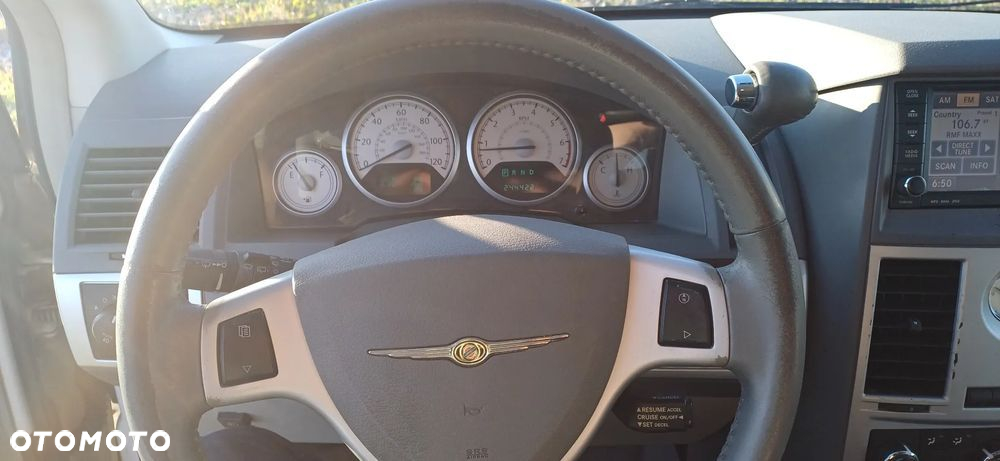 Chrysler Town & Country 4.0 Limited - 11