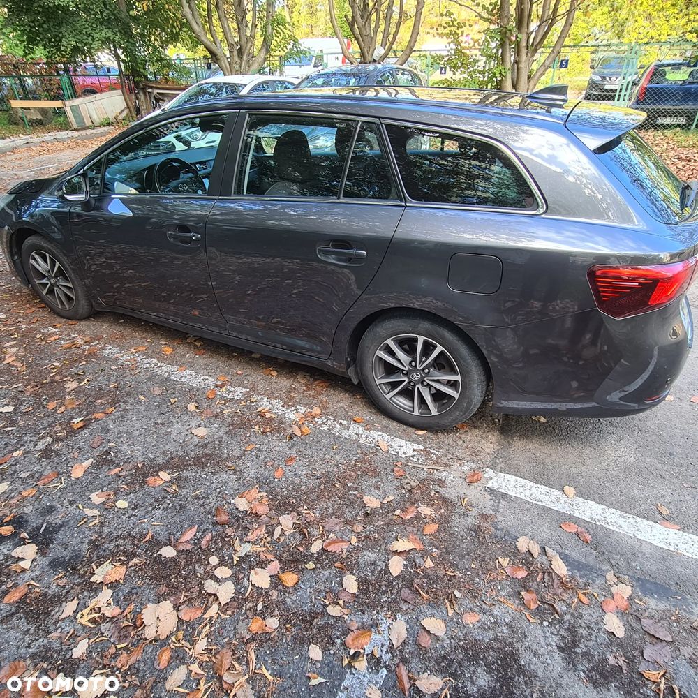 Toyota Avensis - 2