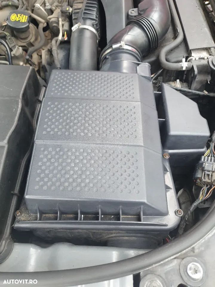 Dezmembrez dezmembrari piese auto Land Rover Discovery 3 motor 2.7 tdv6 190 cp 276DT furtun admisie carcasa filtru aer complet pompa recirculara apa motorina suport far motor stanga dreapta compresor ventilator habitaclu contact cheie brat suspensie - 1