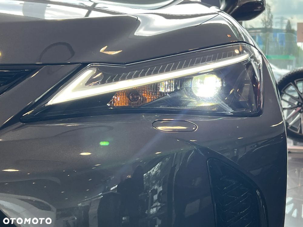 Lexus UX 300h F Sport Design - 7