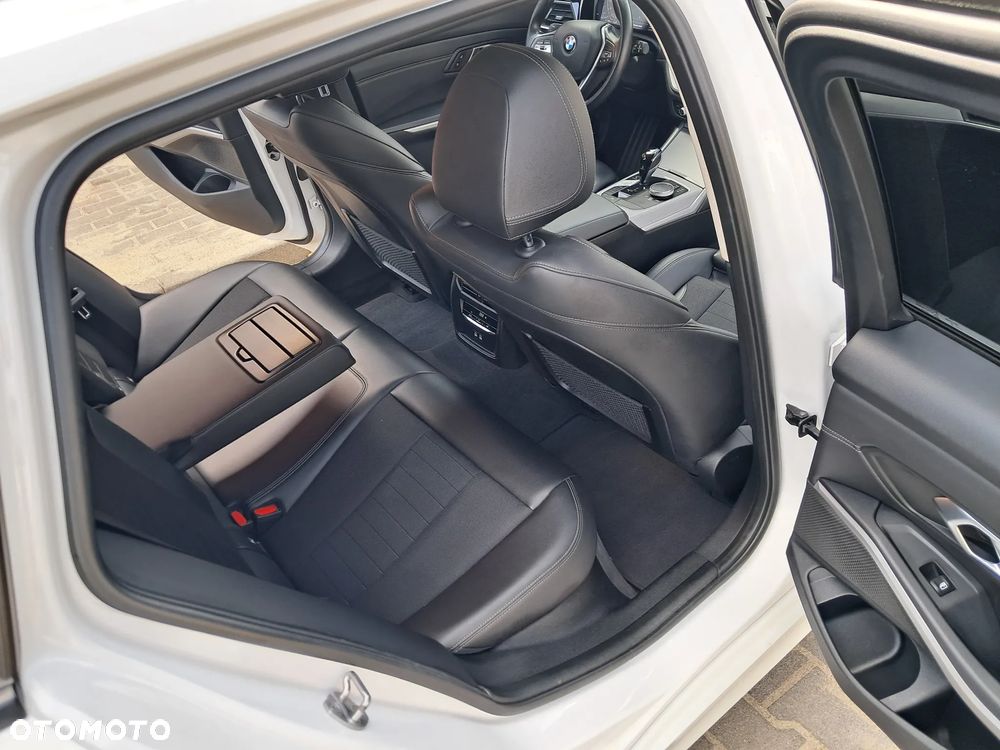 BMW Seria 3 318d Edition Luxury Line Purity - 26