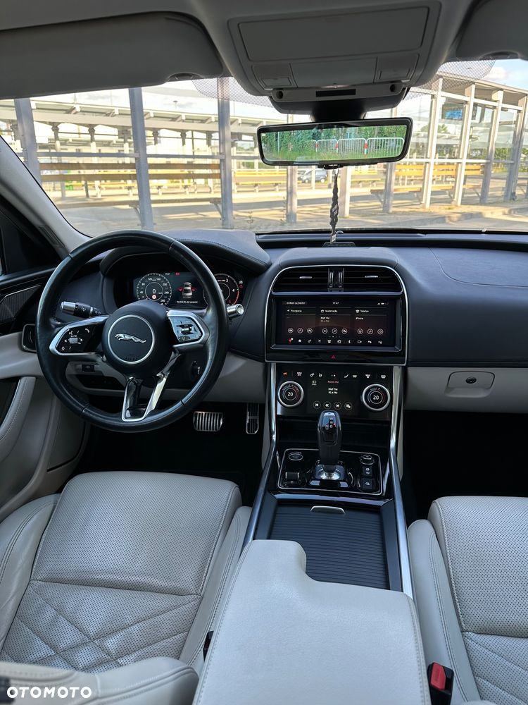 Jaguar XE 2.0 D180 HSE - 14