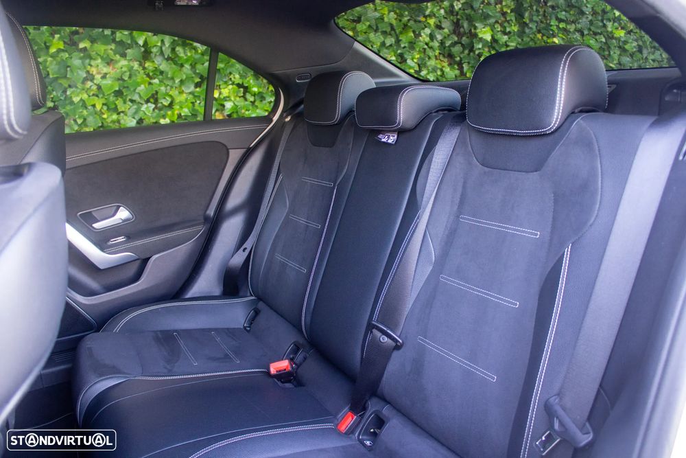 Mercedes-Benz A 250 Limousine e AMG Line - 14