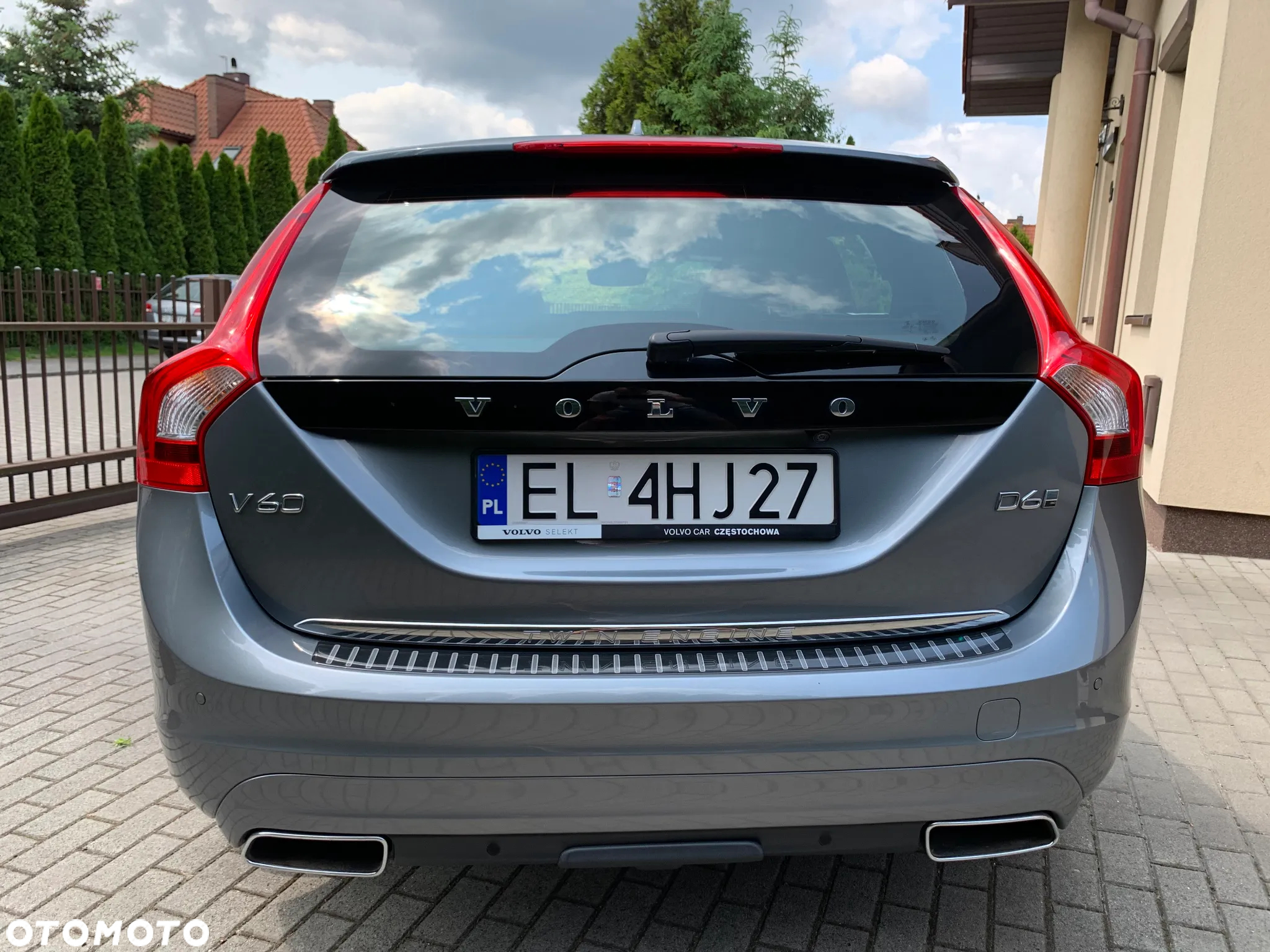 Volvo V60 D6 AWD Plug-in Hybrid Summum - 10