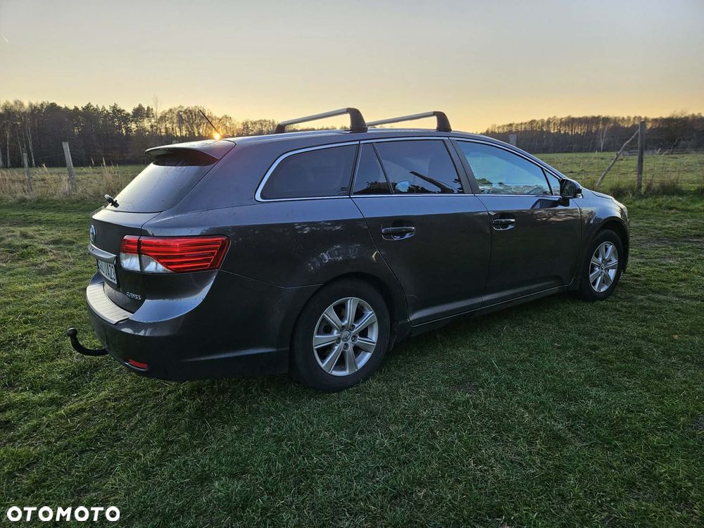 Toyota Avensis 2.0 D-4D Active - 8