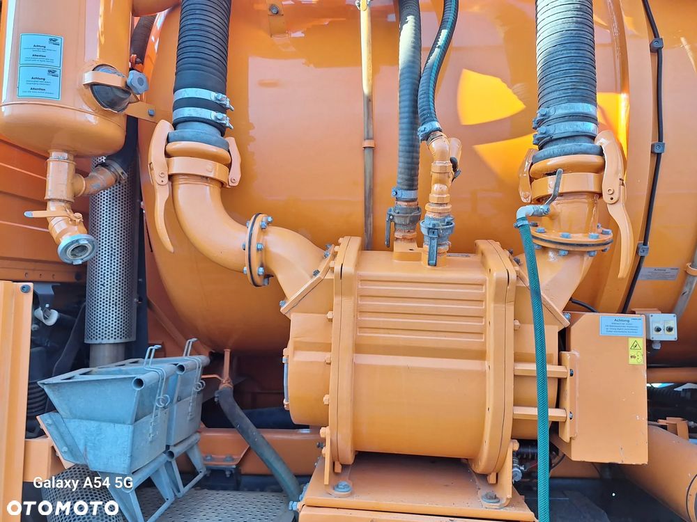 Mercedes-Benz ACTROS - 11