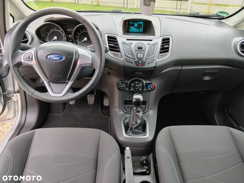 Ford Fiesta - 25