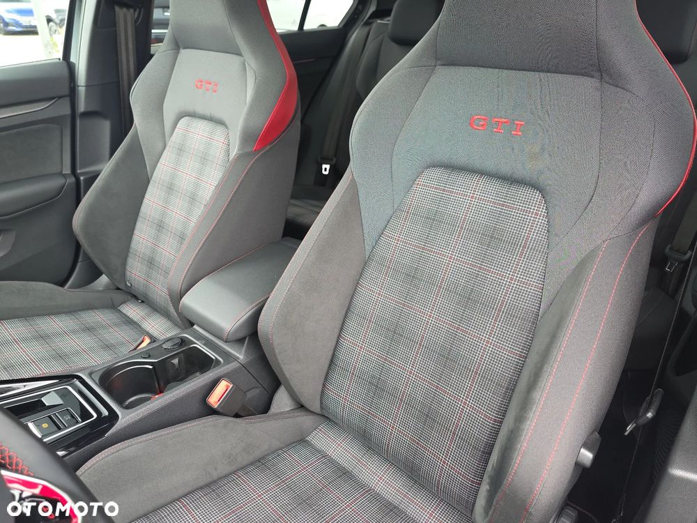 Volkswagen Golf - 20