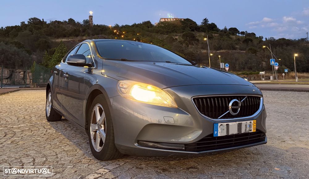 Volvo V40 D2 Momentum - 1