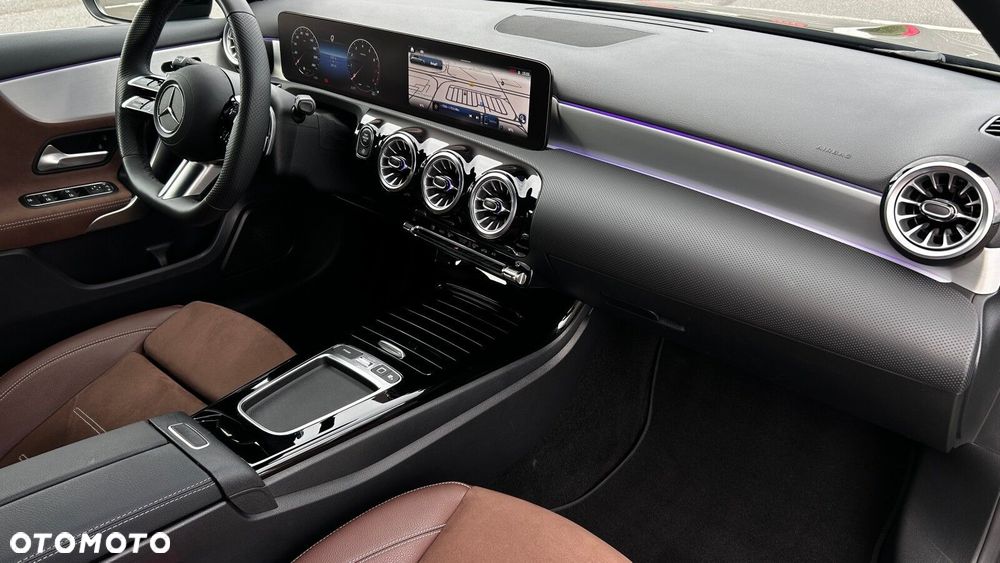 Mercedes-Benz Klasa A 180 AMG Line 7G-DCT - 22