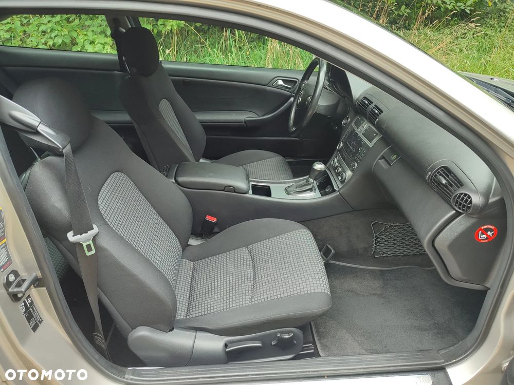 Mercedes-Benz Klasa C 220 CDI Sportcoupe Automatik - 39