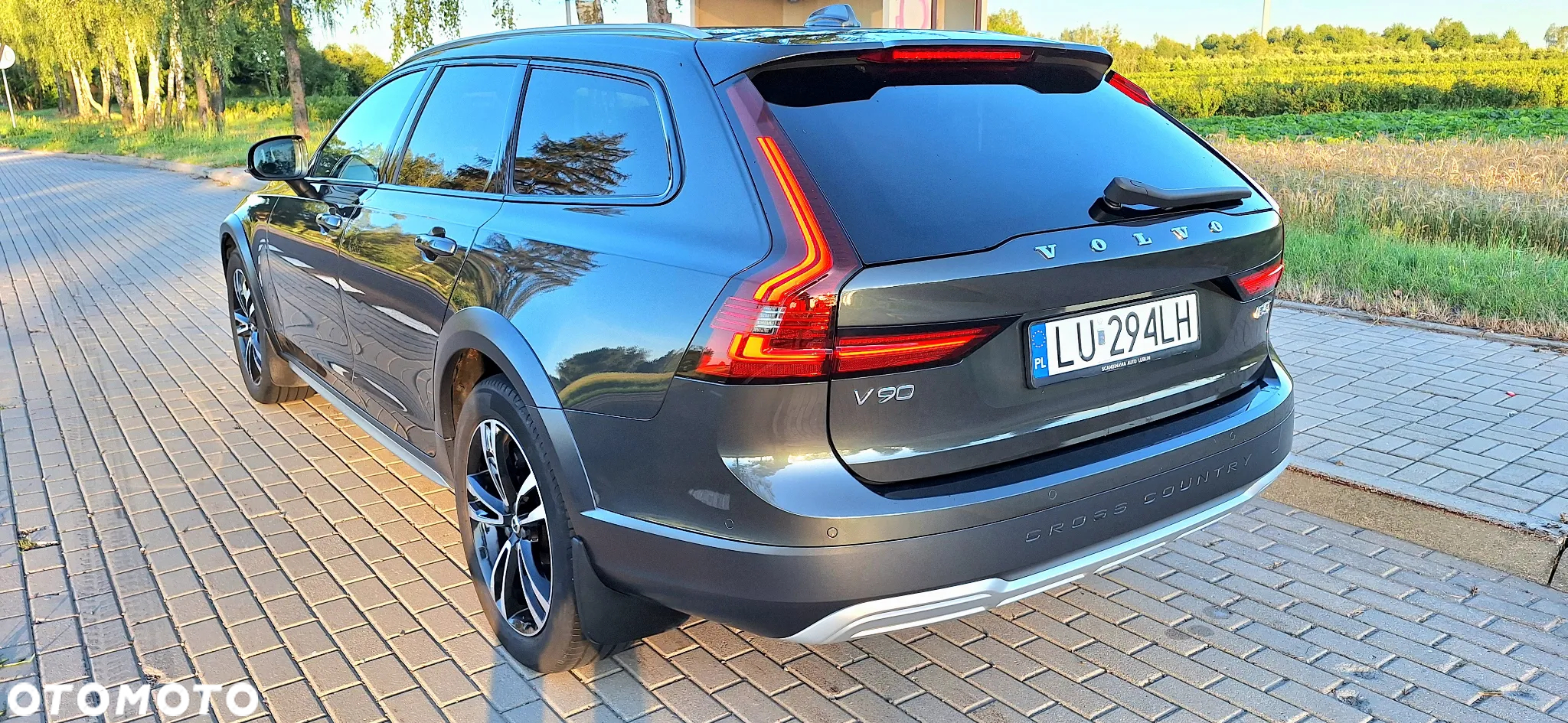 Volvo V90 D5 SCR AWD Momentum Pro - 3