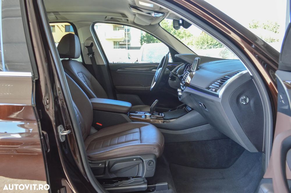 BMW X3 xDrive20i AT Luxury Line - 23
