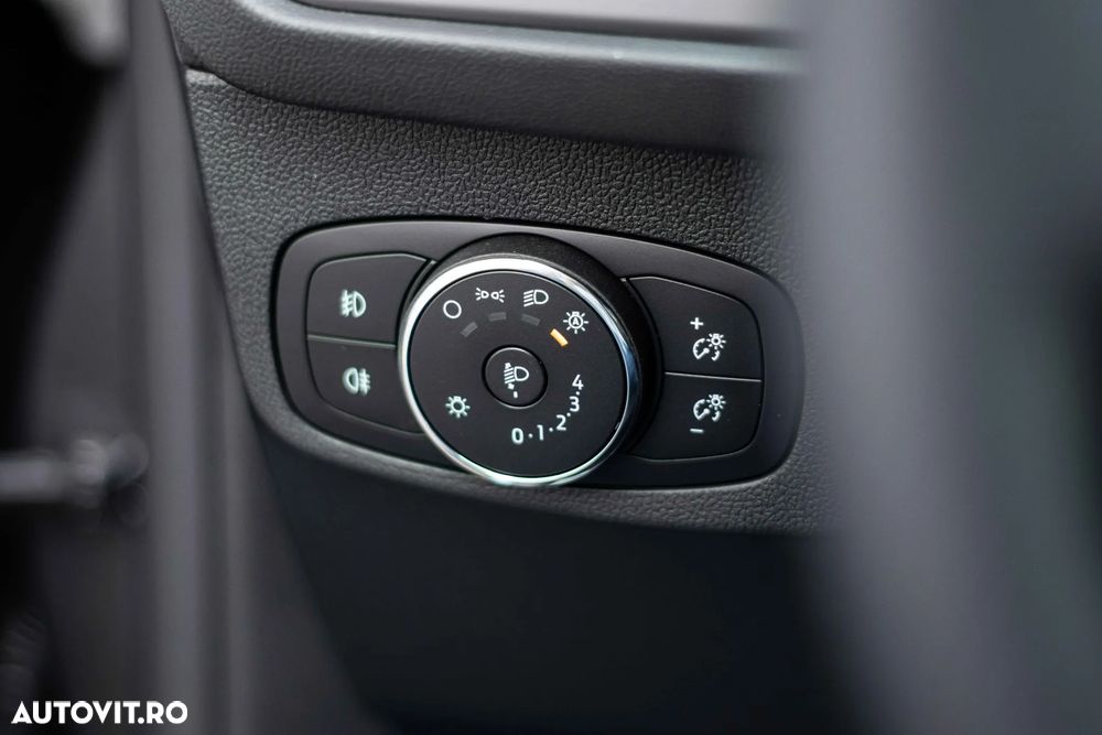 Ford Focus 1.0 EcoBoost 6MT MHEV ST-Line X - 9