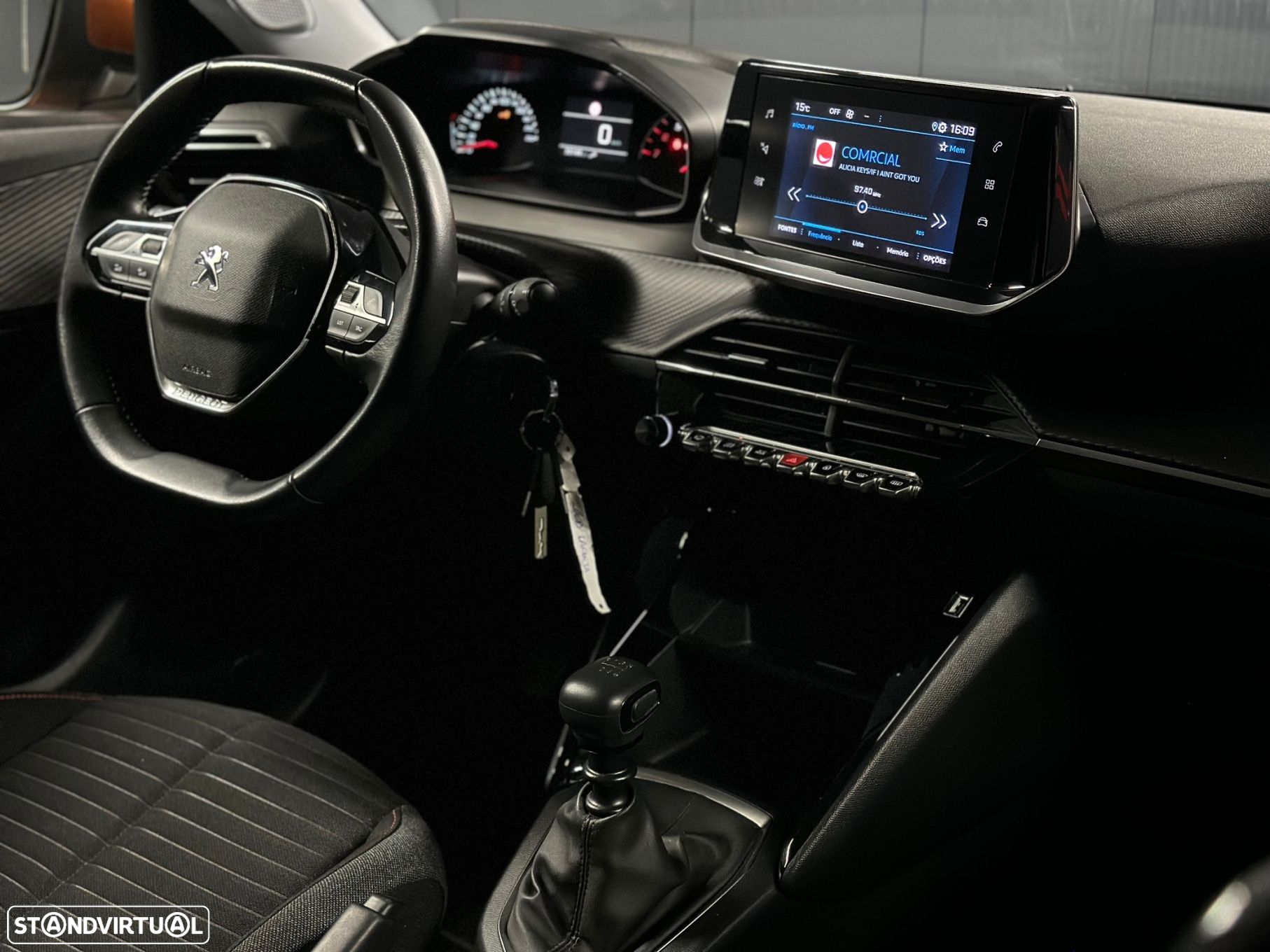 Peugeot 2008 1.2 PureTech Active Pack - 4