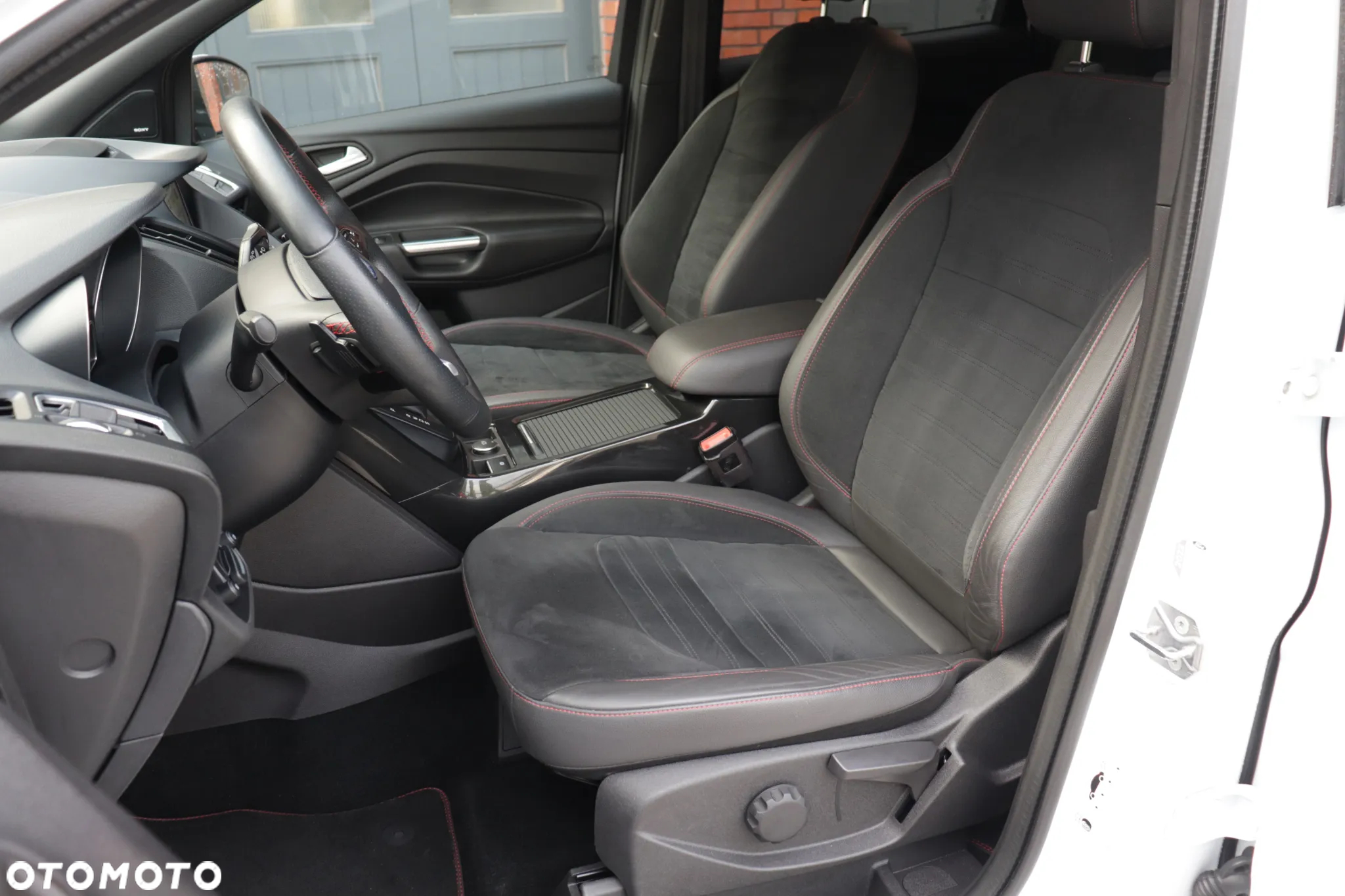 Ford Kuga 2.0 EcoBlue 4x4 ST-LINE - 18