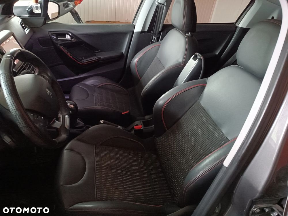 Peugeot 208 - 33