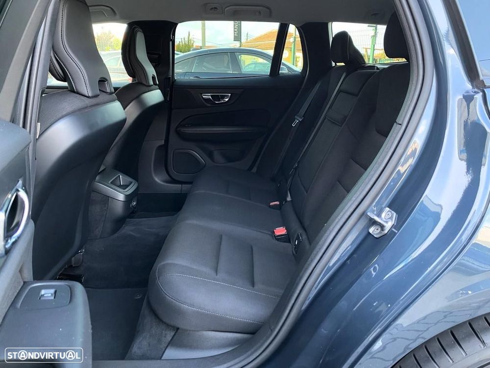 Volvo V60 2.0 D3 Momentum - 28