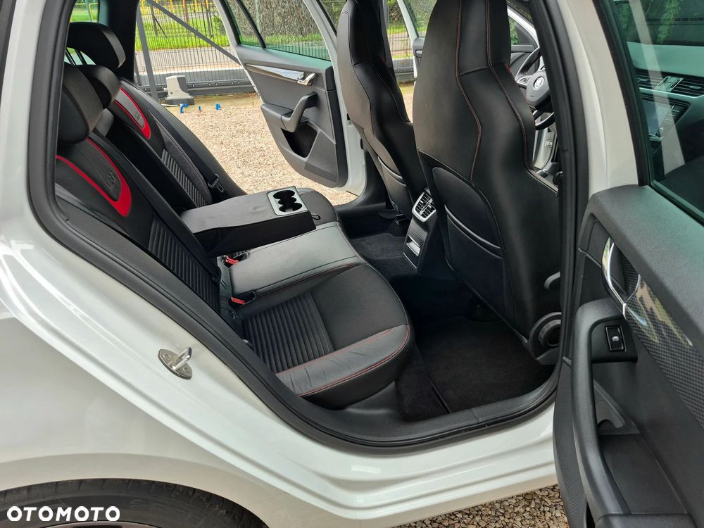 Skoda Octavia 2.0 TDI DSG RS - 17