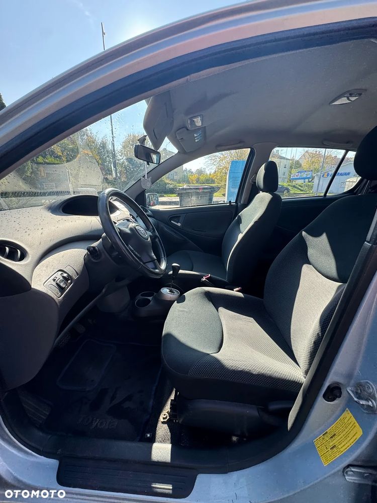 Toyota Yaris 1.0 Sol MM - 10