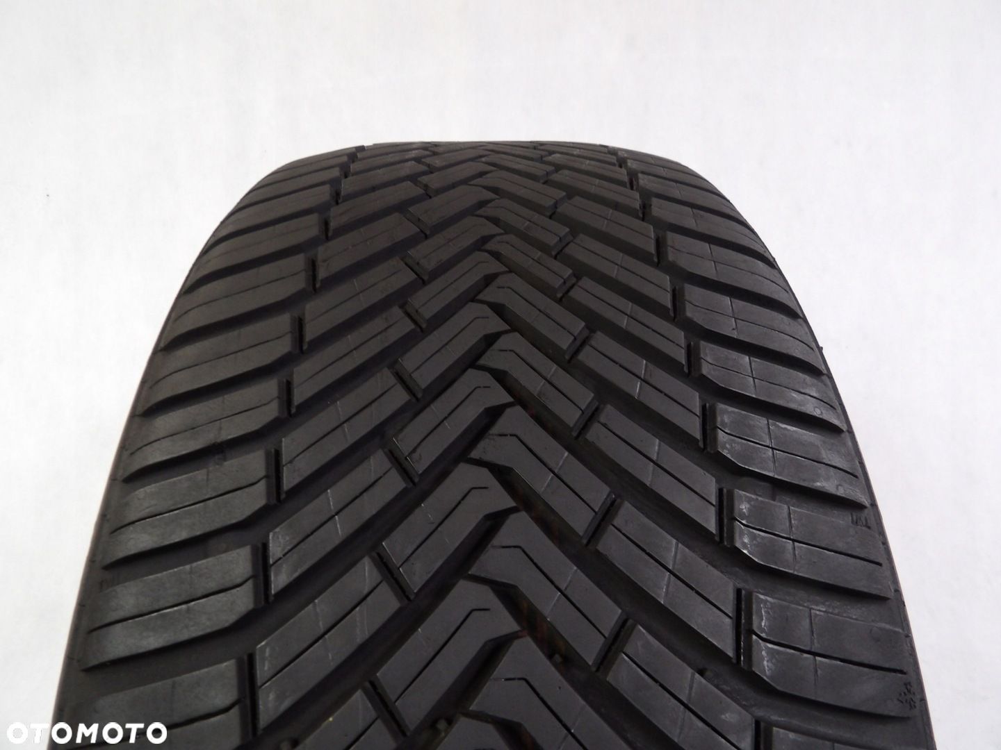 1X opona 235/40R19 CONTINENTAL ALLSEASONCONTACT - 1