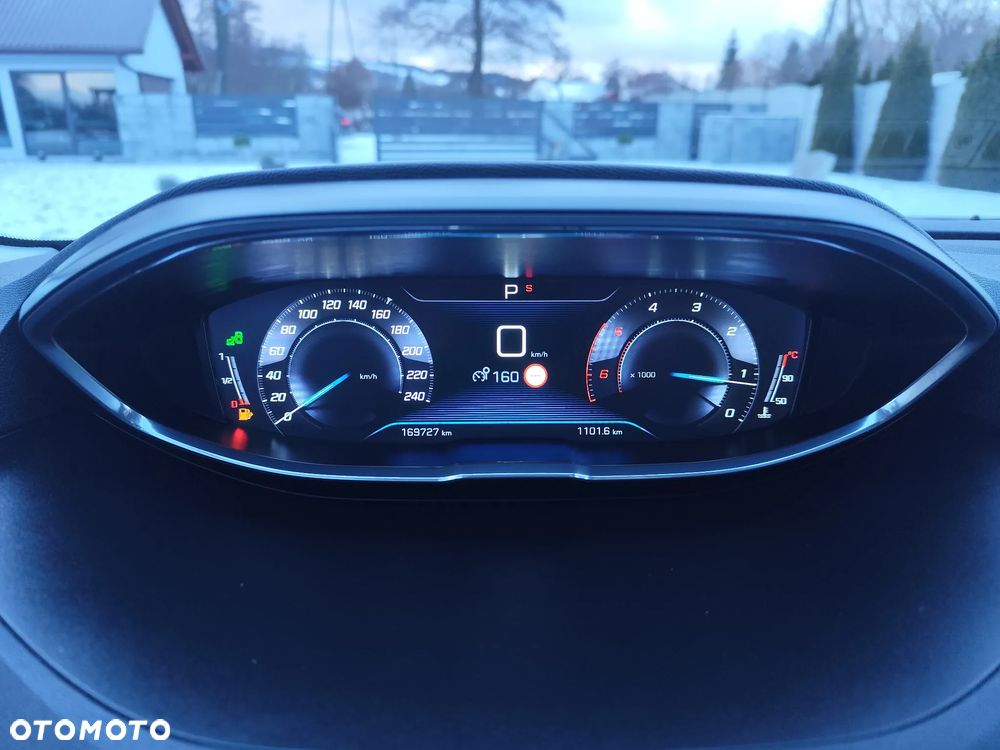 Peugeot 5008 1.6 BlueHDI Allure S&S EAT6 - 25