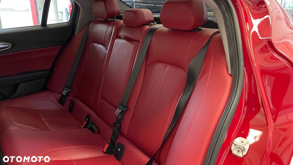 Alfa Romeo Giulia - 12