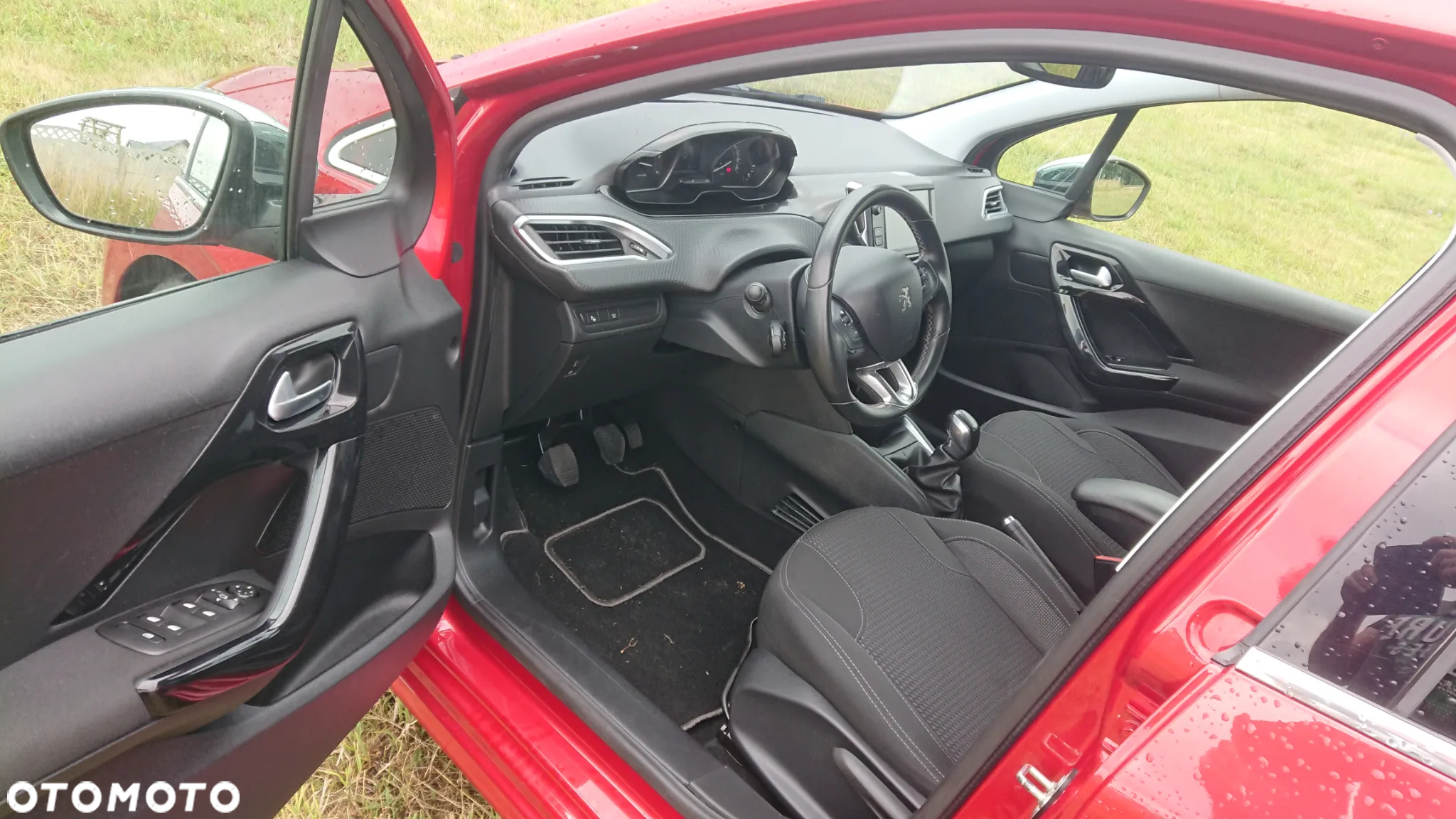 Peugeot 208 - 30