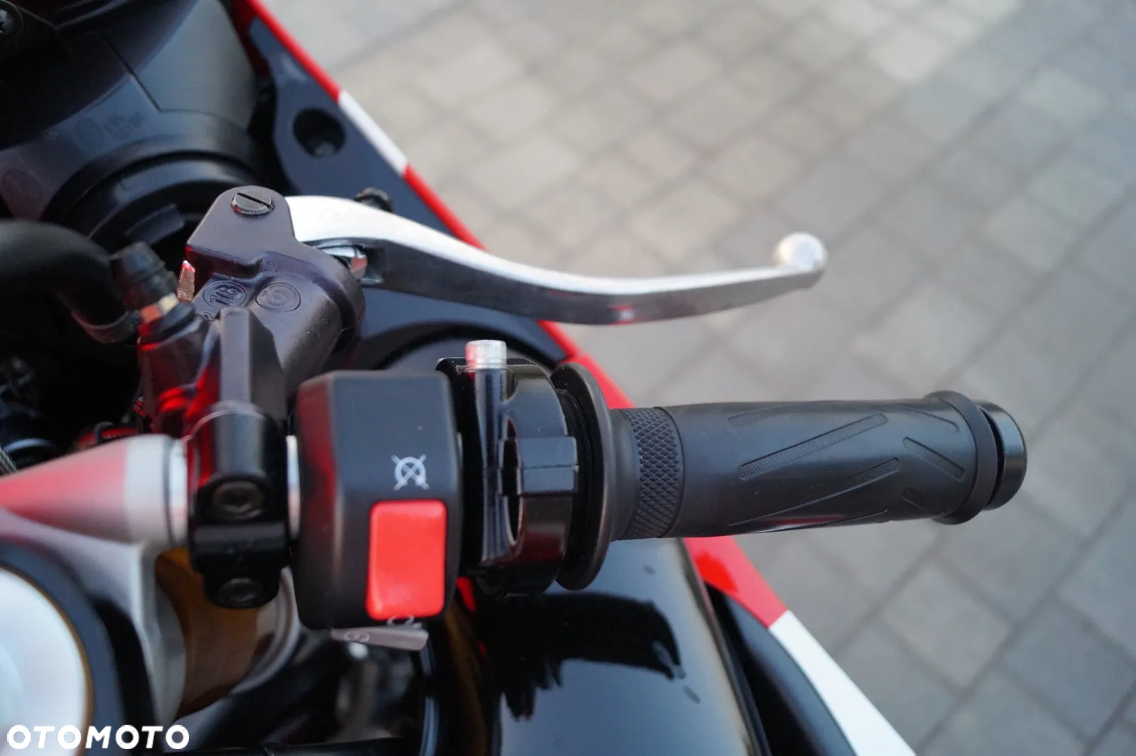 Yamaha R1 - 13
