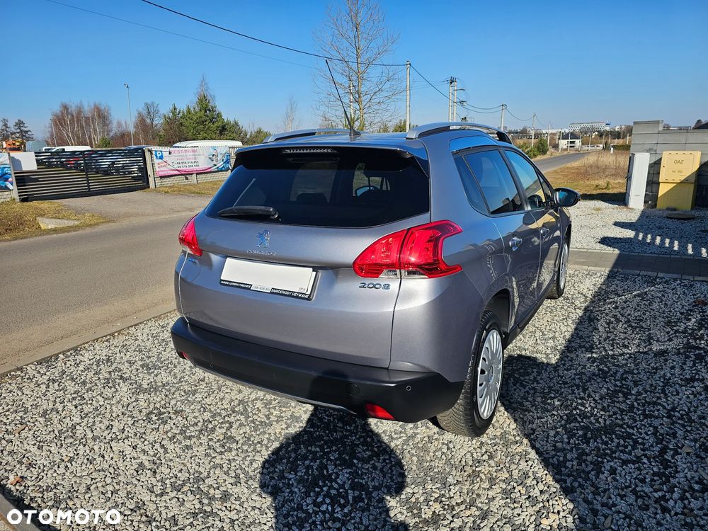 Peugeot 2008 1.2 Pure Tech Style S&S - 3
